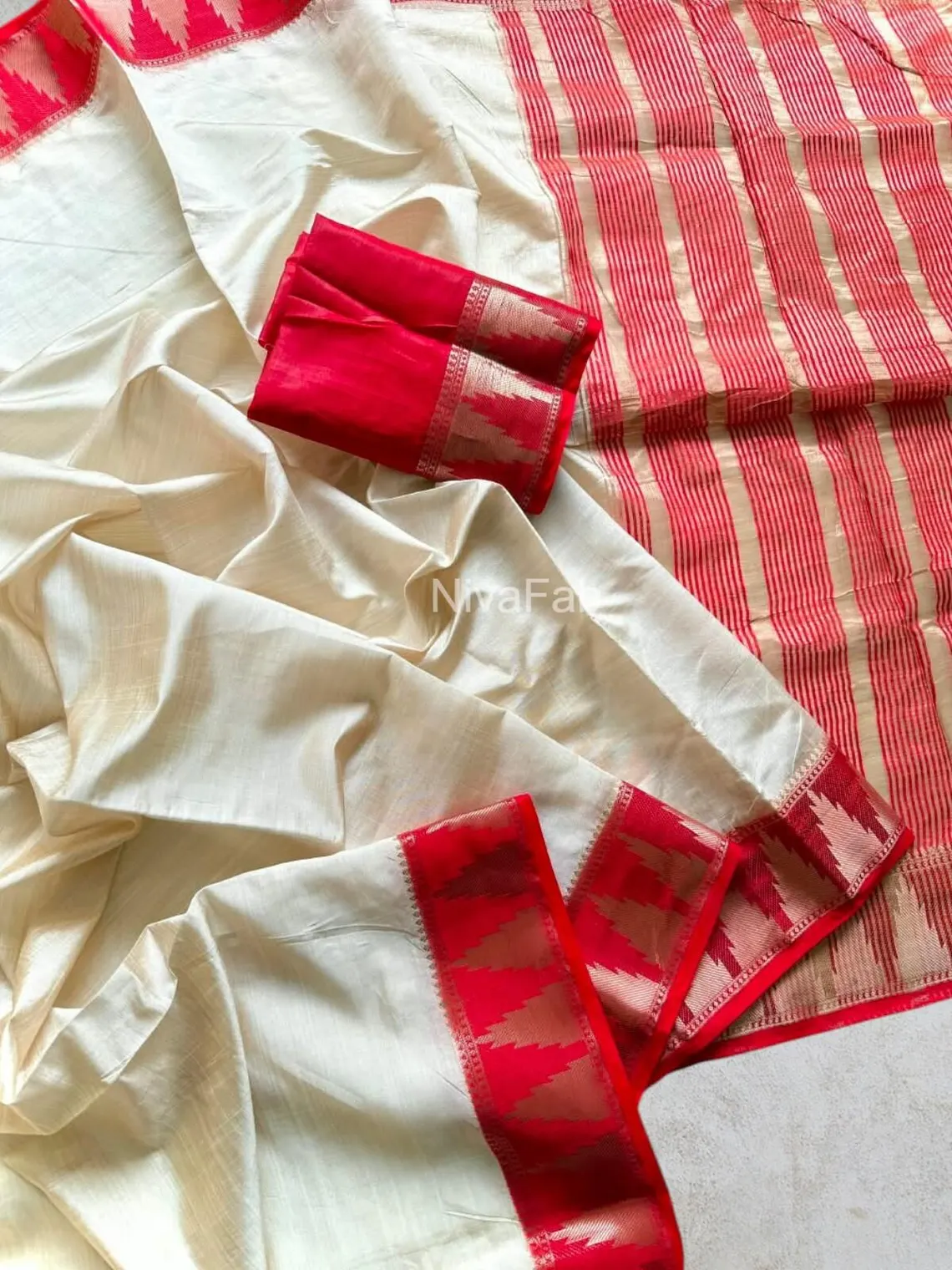 White Hand Woven Silk Saree - Image 3